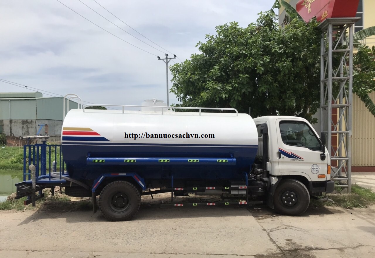 Xe tưới rửa đường tại Bắc Giang